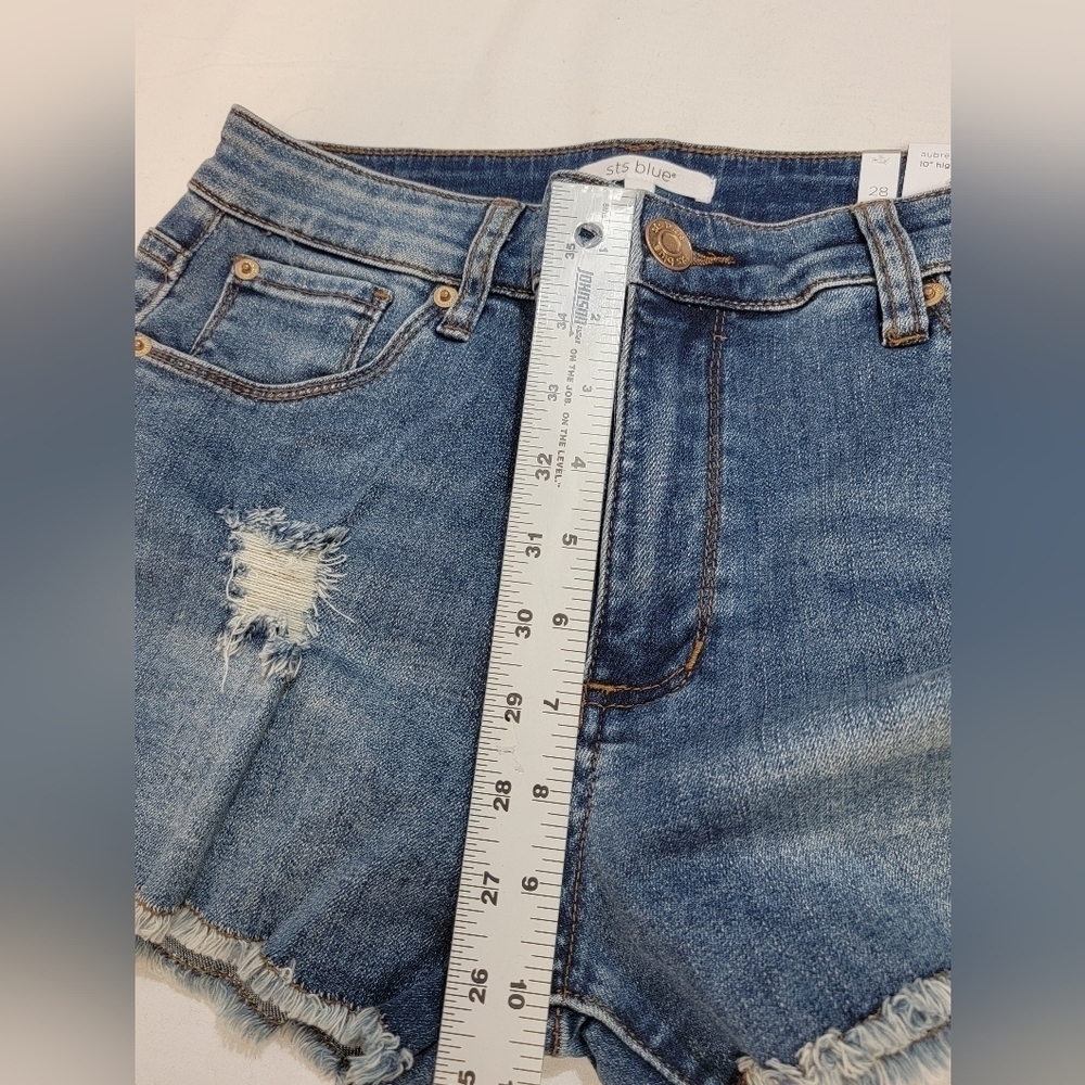 STS BLUE Aubrey Short Size 28-in   10in high rise denim short, distressed - Picture 4 of 11